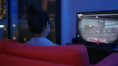 Cosa succede se non spegni la televisione: gli esperti avvertono dei rischi nascosti